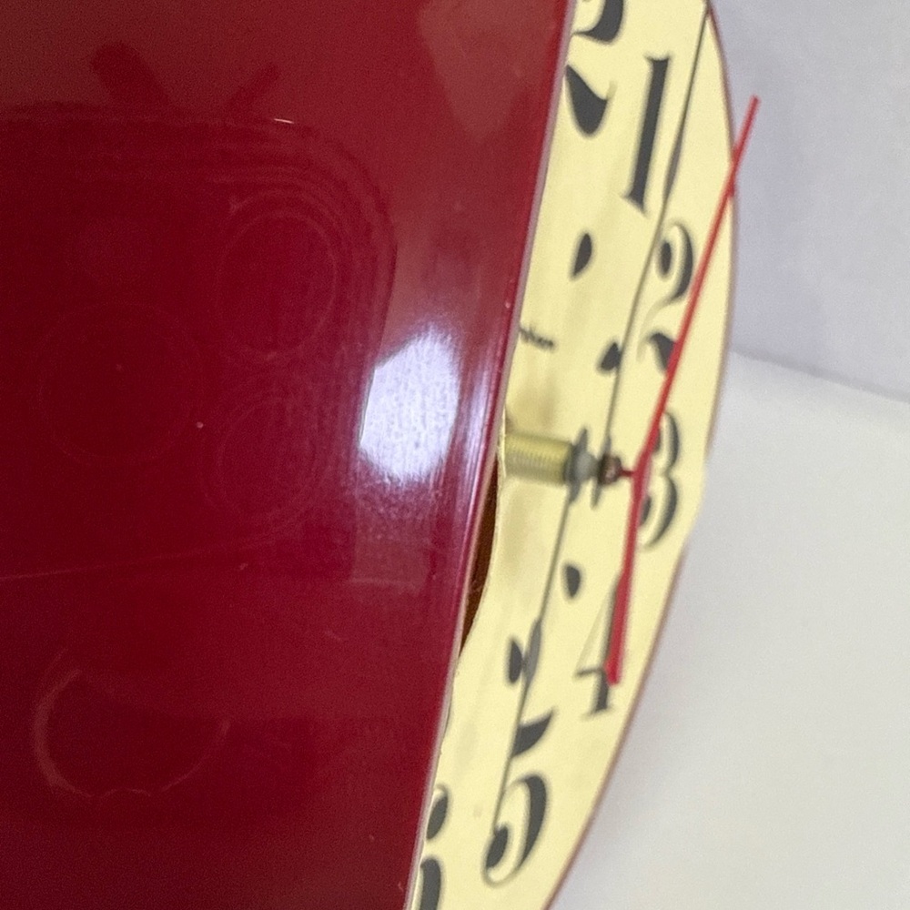 1970s Ingraham Red Plastic Apple Wall Clock Cottage Core granny Core WORKING! - Picture 10 of 12